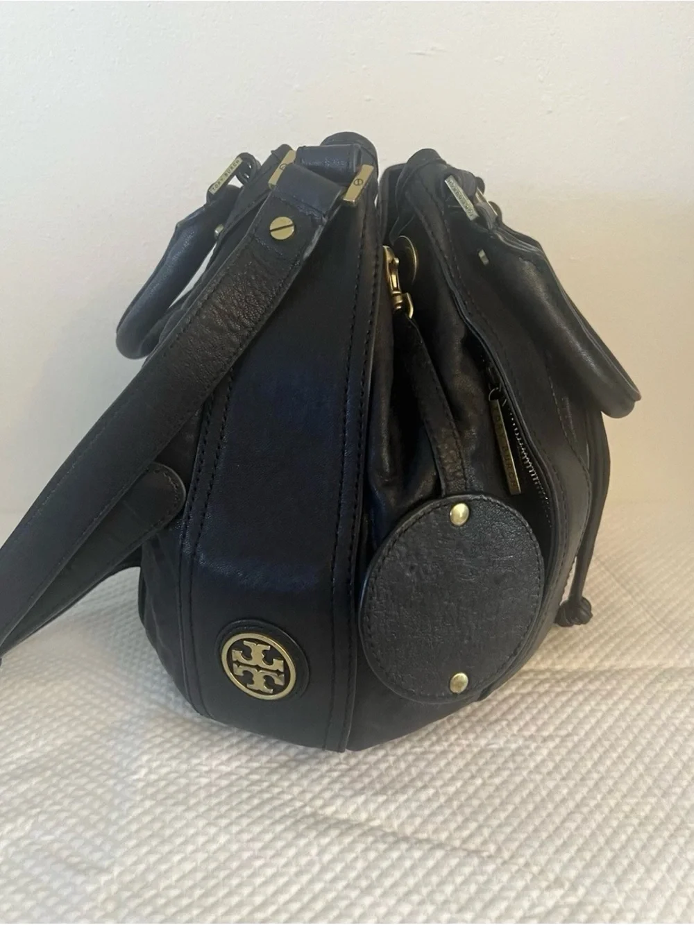 💚 Tory Burch Black Leather Shoulder Bag Gold Hardware Double Handles Bucket bag🩷